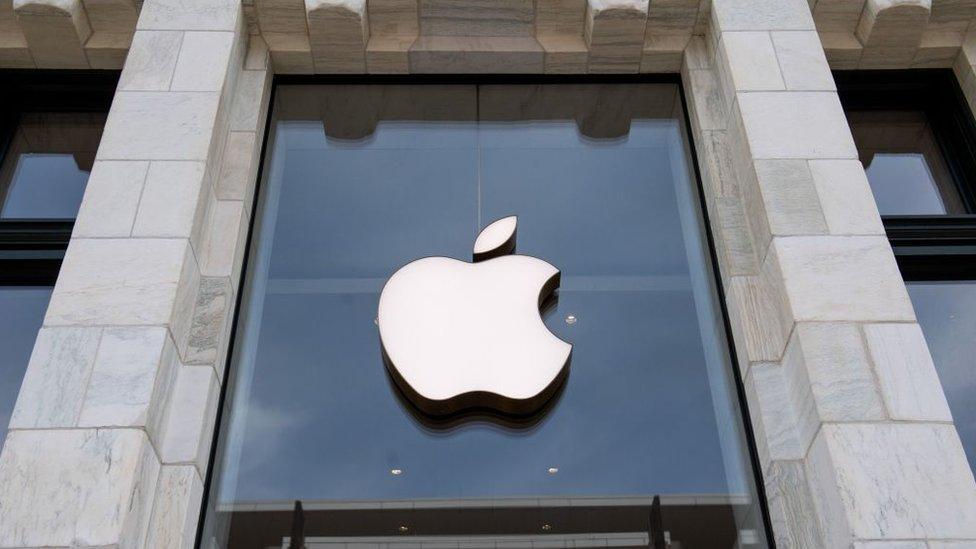 Apple store sign in Washington DC