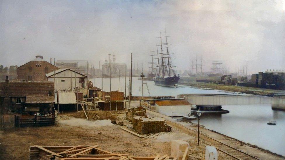 Archive image of Sharpness dock