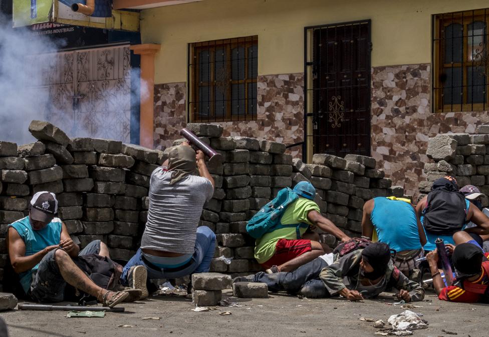 People in Masaya fire home-made mortars at one of the hundreds of barricades built in the town to prevent government forces moving in. Photo from June 2018