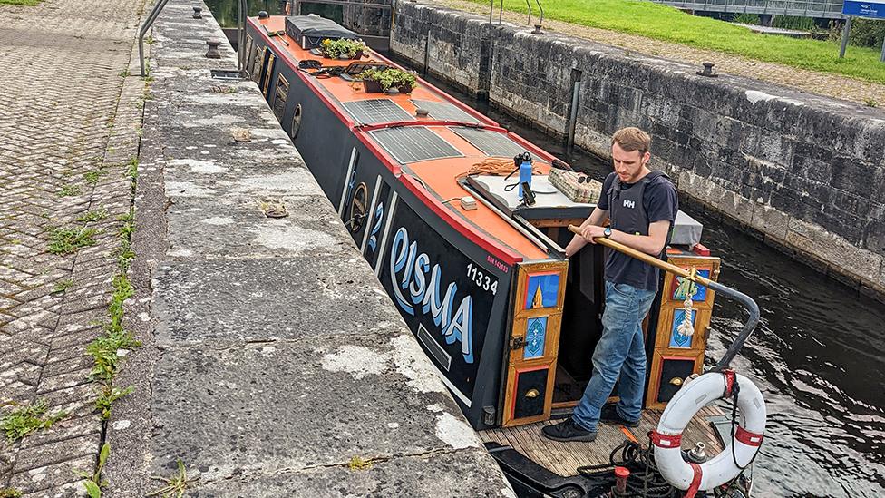 Qisma narrowboat