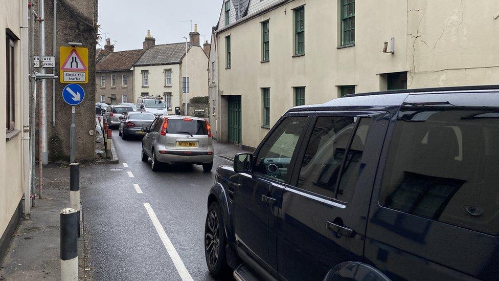 Traffic congestion in the centre of Banwell