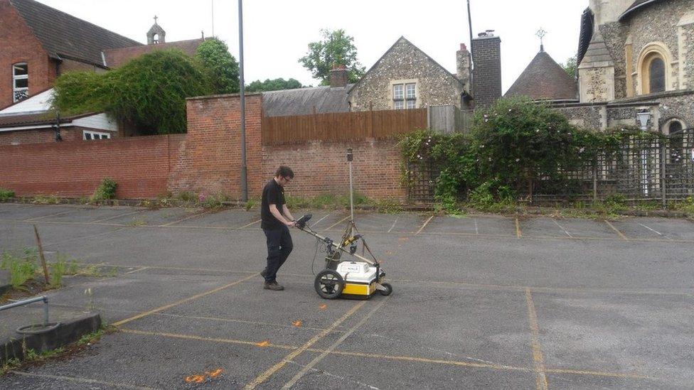 Ground-penetrating radar equipment