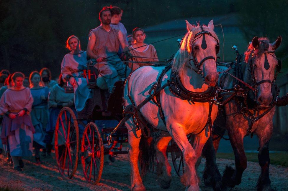 Kynren: Horse and cart