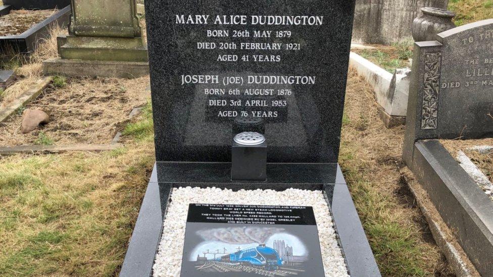 Headstone for Mallard driver Joe Duddington in Hyde Park Cemetery in Doncaster