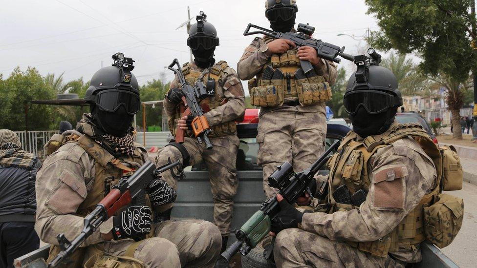 Members of Peace Brigades, a Shia militia, head for Samarra, Iraq (1 January 2016)