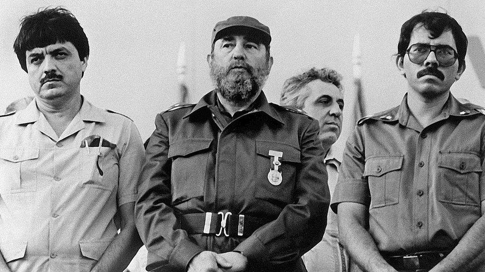 Cuban President Fidel Castro (C) poses with Nicaraguan President Daniel Ortega (R) and Nicaraguan vice-president Sergio Ramirez, on January 11, 1985, during the inauguration of the "Victoria de Julio" sugar mill in Managua.