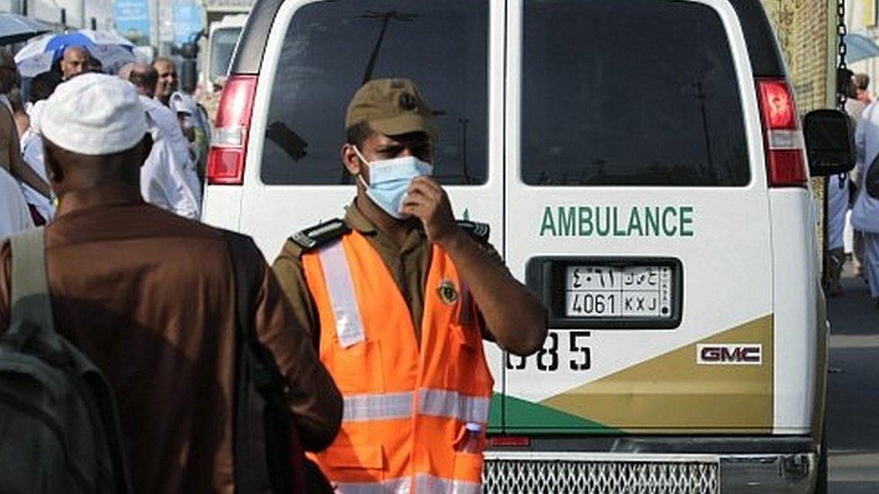 Saudi policeman near scene of Hajj stampede (24/09/15)