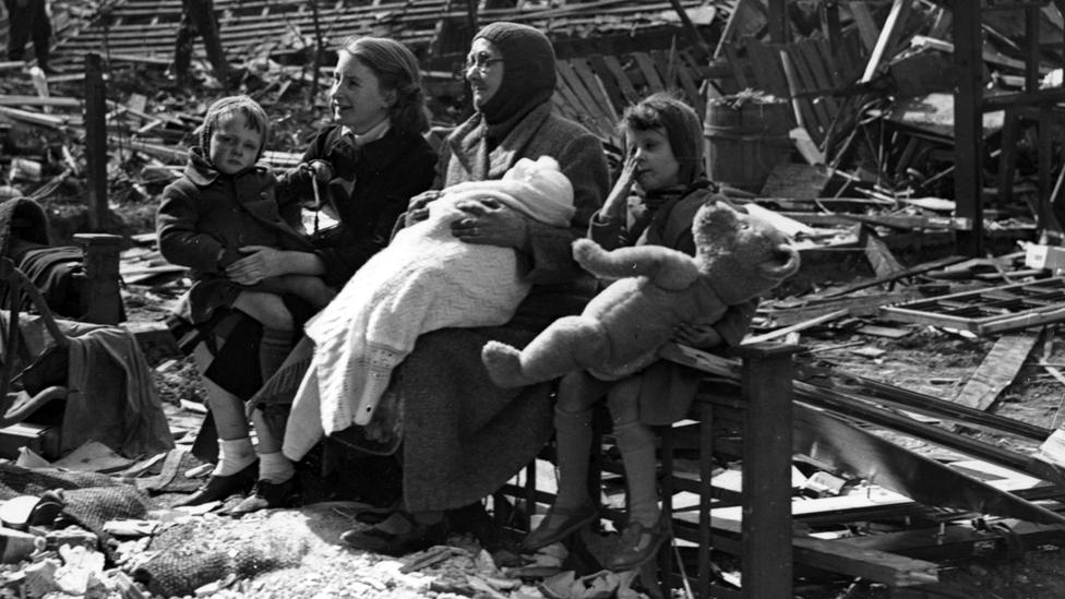 Family made homeless by Blitz, 1941