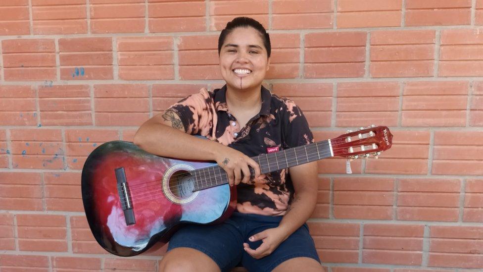 Bianca Orqueda with her guitar