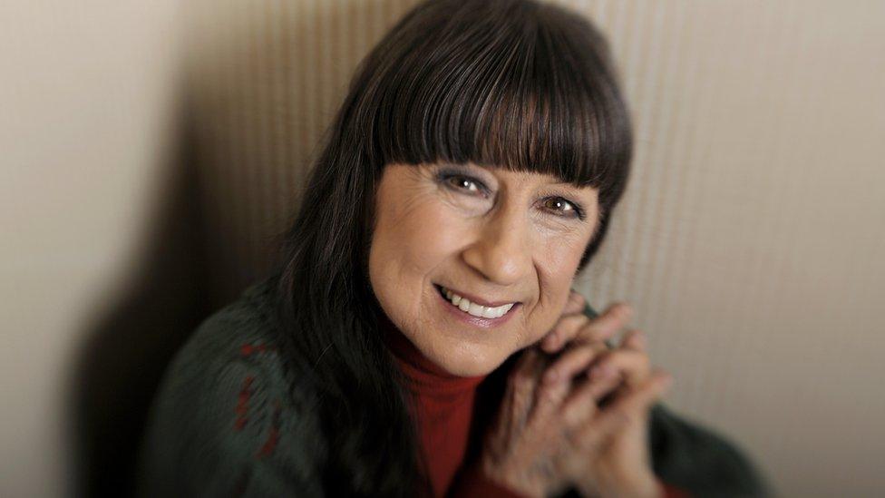 Judith Durham: Former Seekers lead singer dies aged 79 - BBC News
