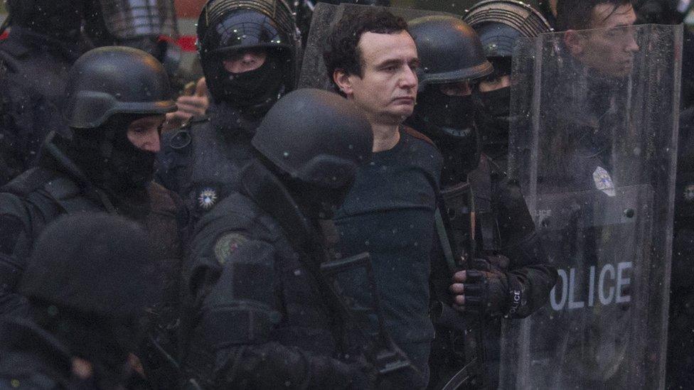 Police arrest Albin Kurti (28 Nov)