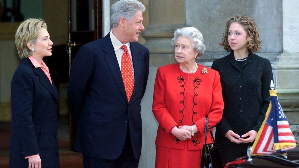 US President Bill Clinton talks with Queen Elizabeth II along with First Lady Hillary Rodham Clinton and daughter Chelsea at the Garden Entrance of Buckingham Palace 14 December 2000