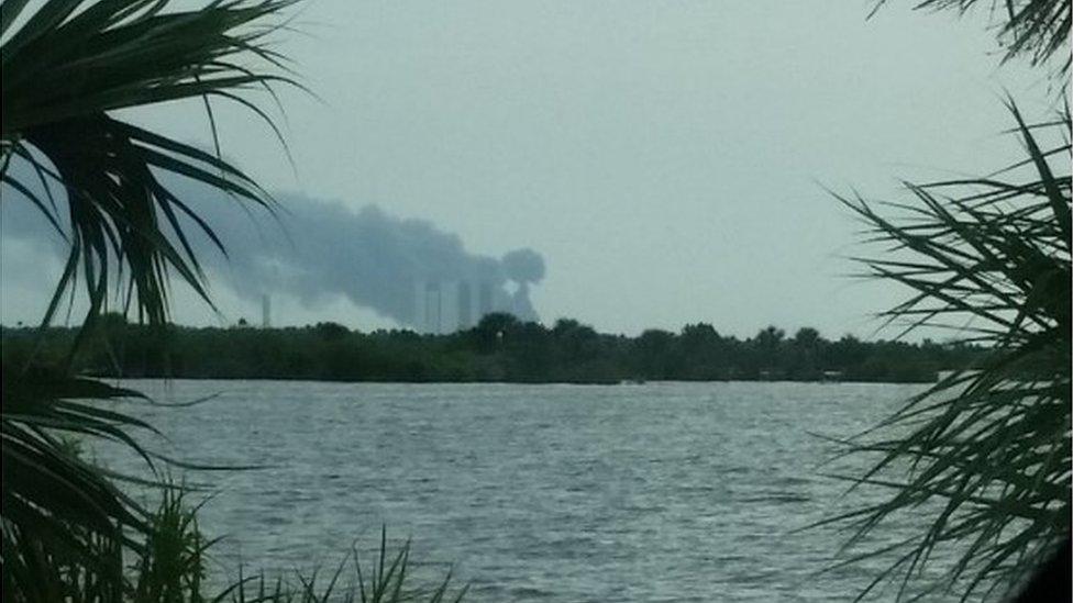 Long view of the explosion of a Falcon 9 on Thursday 1 September