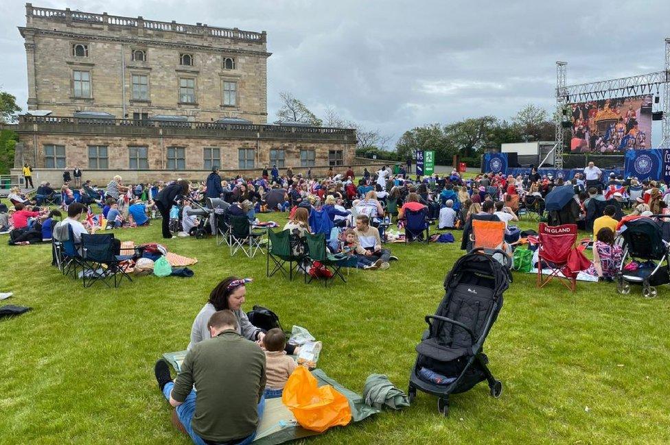 Crowds at Nottingham Castle