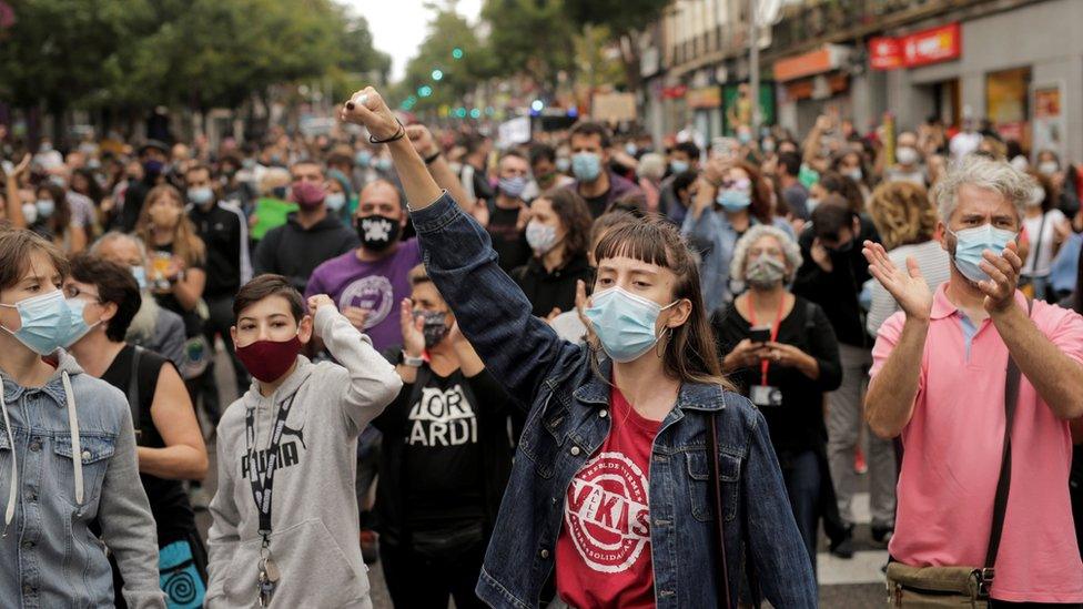 People protest over the lack of support and movement on improving working conditions at the Vallecas neighbourhood