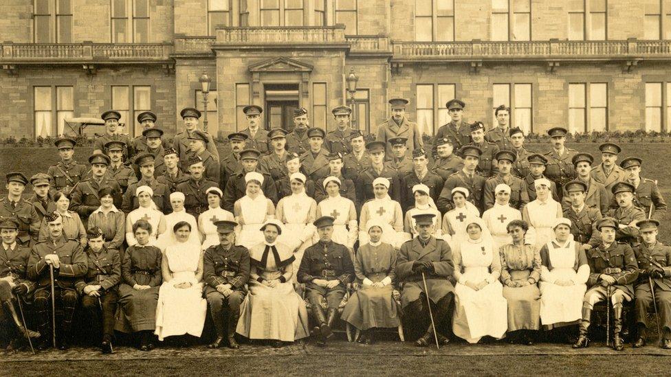 Staff and patients in front of Craiglockhart War Hospital, March 1917