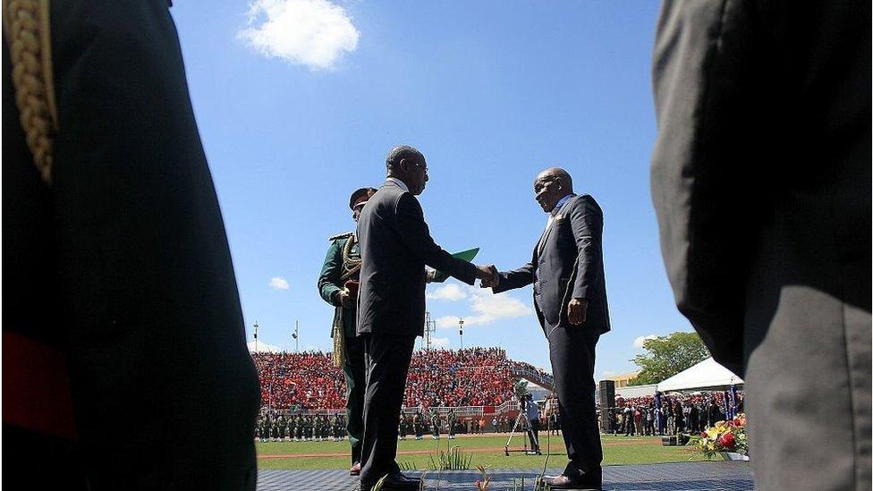 Pakalitha Mosisili (L) shakes hands with outgoing Prime Minister Tom Thabane in 2015.