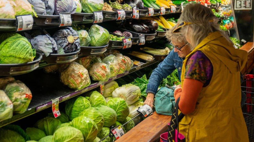 US shoppers buying vegetables.