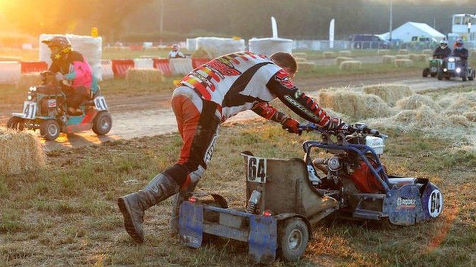 12-hour-endurance-lawn-mower-race-2018.