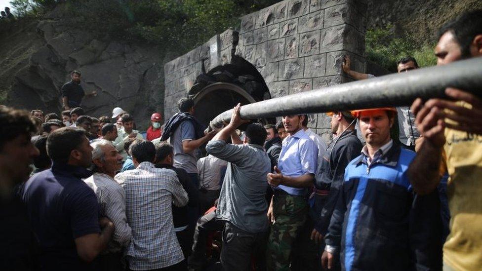 Coal miners and rescue workers gather at the scene following an explosion in a coal mine in Azadshahr (03 May 2017)