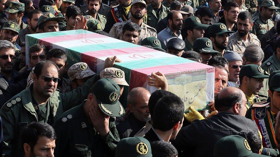 Members of the Iranian Revolutionary Guards carry the casket of Brigadier General Mohsen Ghajarian, who was killed in Syria, in Tehran (6 February 2016)