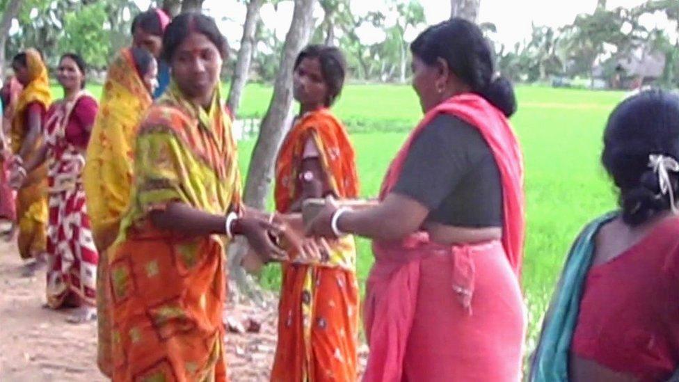 Women building the road in India