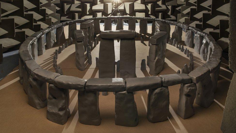 1-12 scale model of Stonehenge