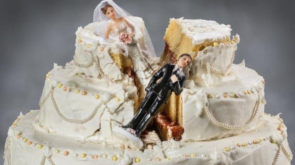 A damaged wedding cake