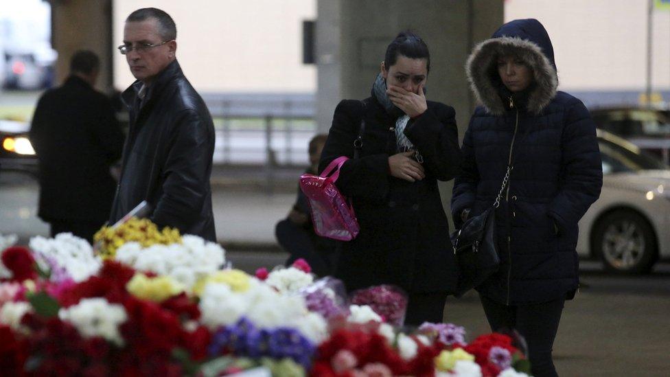 People mourn at a makeshift memorial for victims of a Russian airliner which crashed in Egypt, outside Pulkovo Airport in St Petersburg, Russia, 4 November 2015