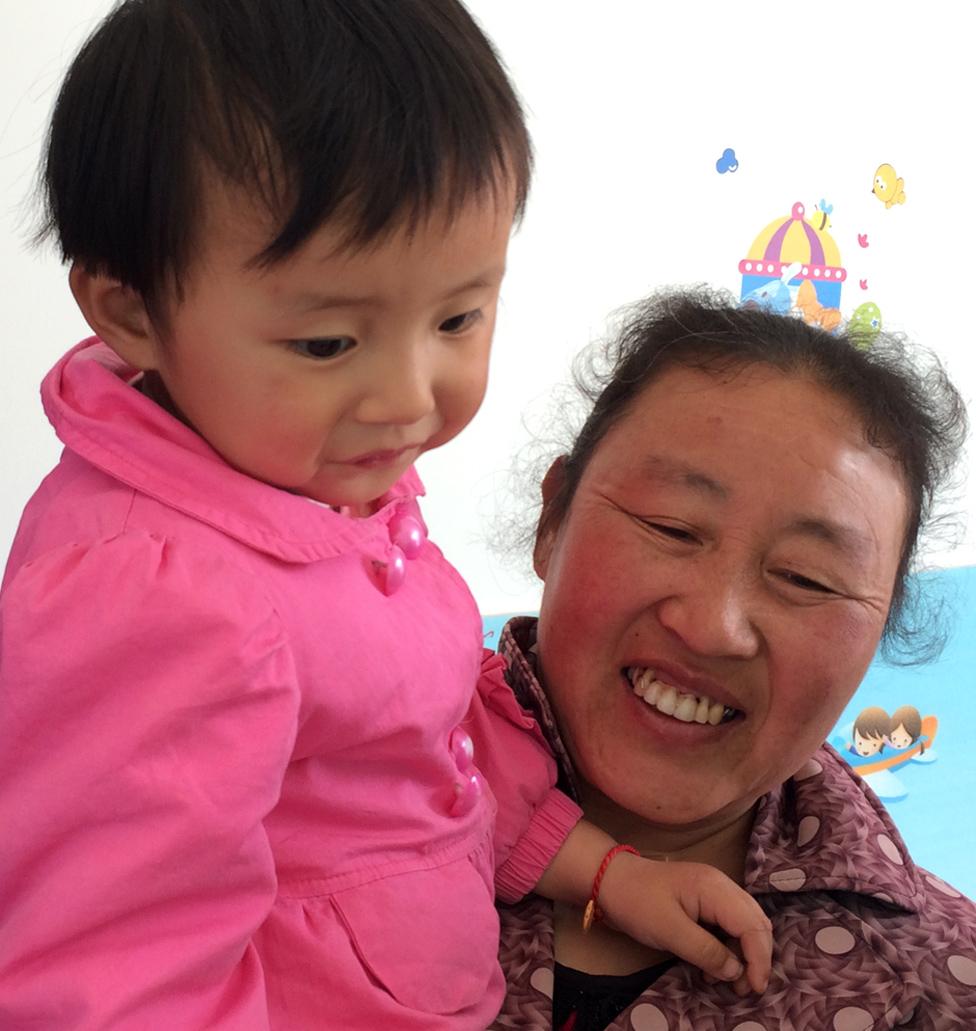 Liu Siqi with her grandmother Chen Huafen