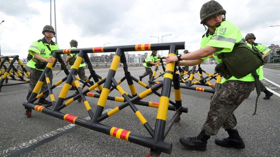 South Korean soldiers set up barricades on Hannam bridge during a regular defence drill against possible artillery attacks by North Korea in Seoul on August 23, 2017.