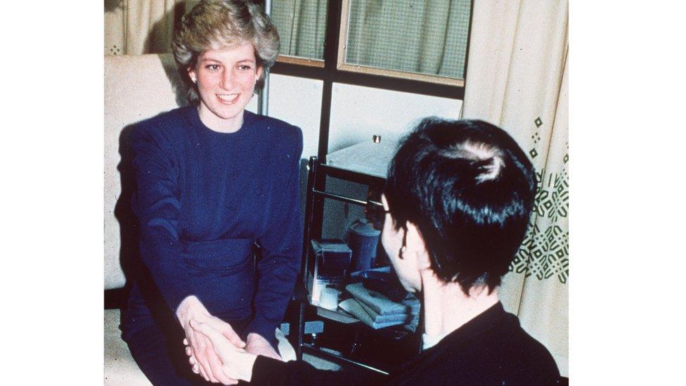 Princess Diana shaking the hands of a man who has Aids