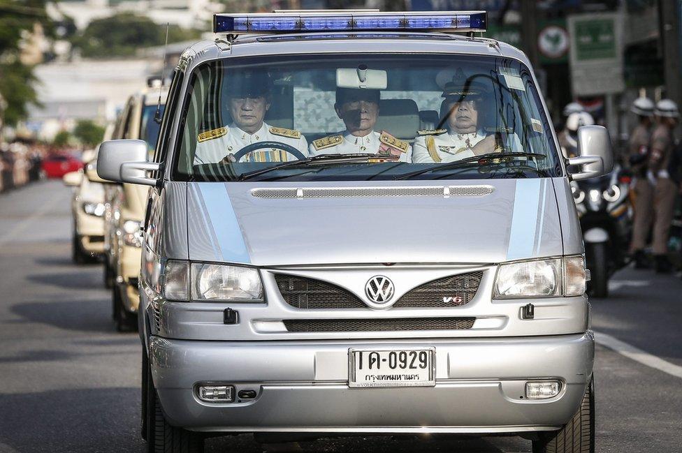 In this picture, a convoy of vehicles carrying the body of late King Bhumibol Adulyadej moves toward the Grand Palace in Bangkok, Thailand on 14 October 2016