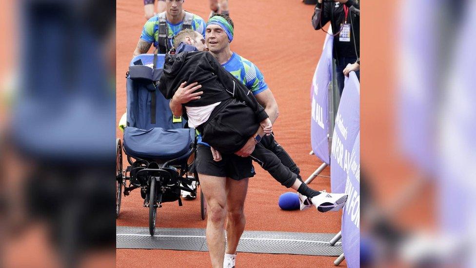 Rob Burrow and KevinSinfield at the Leeds marathon