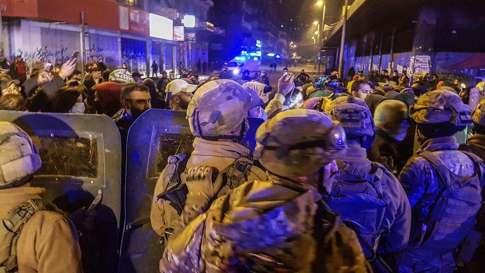 Lebanese army soldiers stand in front of protesters in Tripoli, Lebanon (27 January 2021)