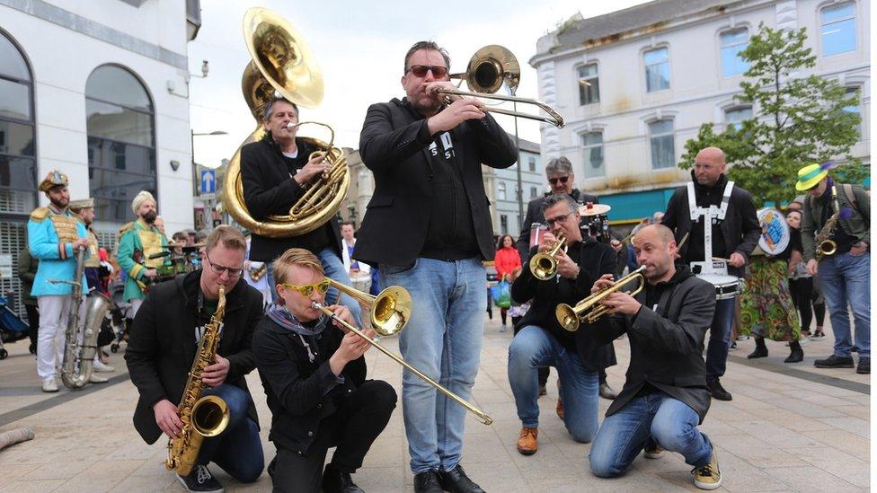 Jazz performers in Derry city centre