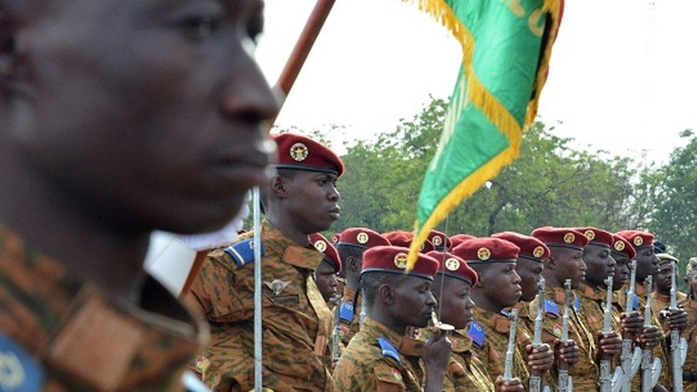 Soldiers from Burkina Faso during a military funeral ceremony in Ouagadougou (18 October 2016)