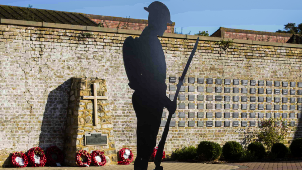 WW1 soldier statue