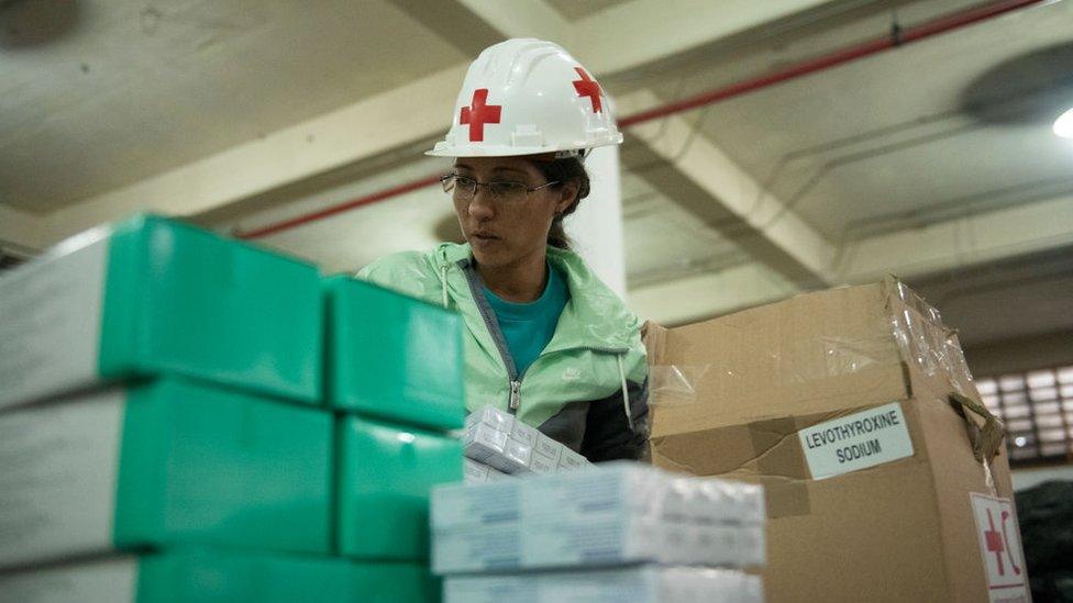 volunteer-packing-medication.