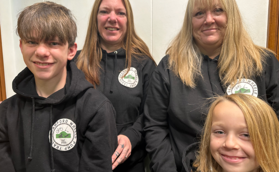 Harry with mum Amy, and Ollie with mum Toni