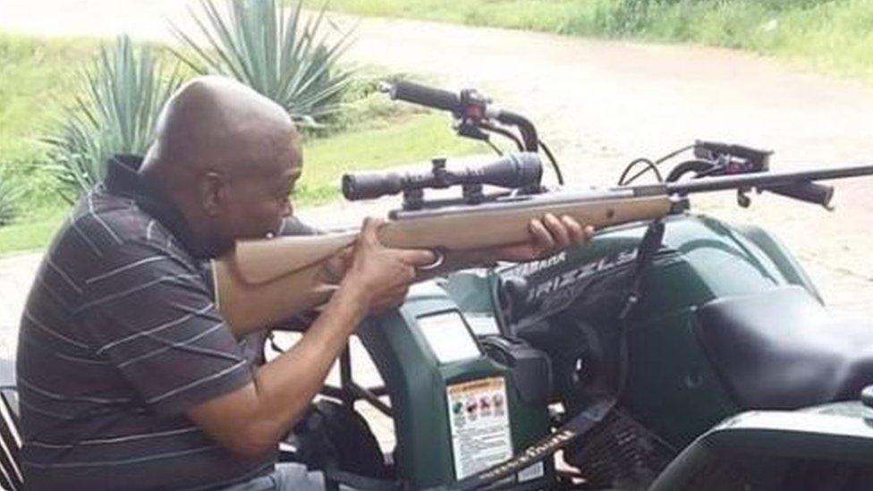 Jacob Zuma with rifle