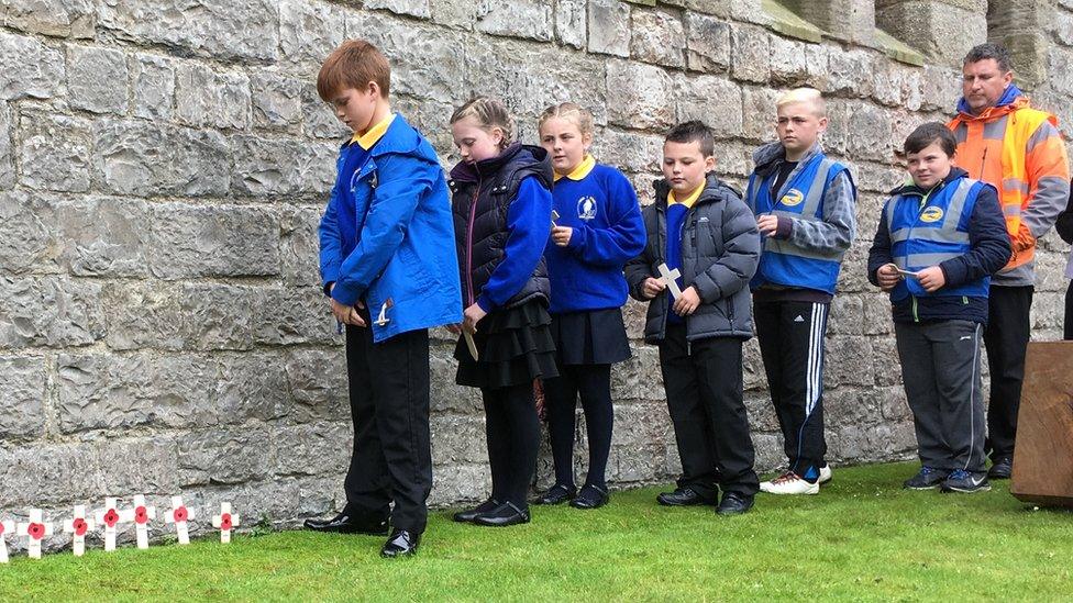 Ysgol Rhosgadfan pupils and headteacher Paul Carr