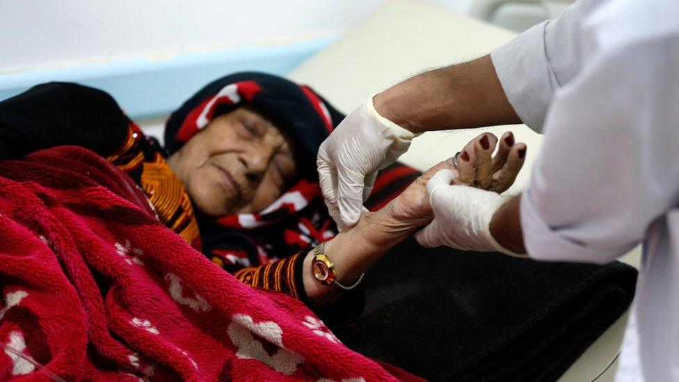 A doctor checks Jalila Derhim, 50, at a cholera treatment centre in Sanaa, Yemen (8 October 2017)