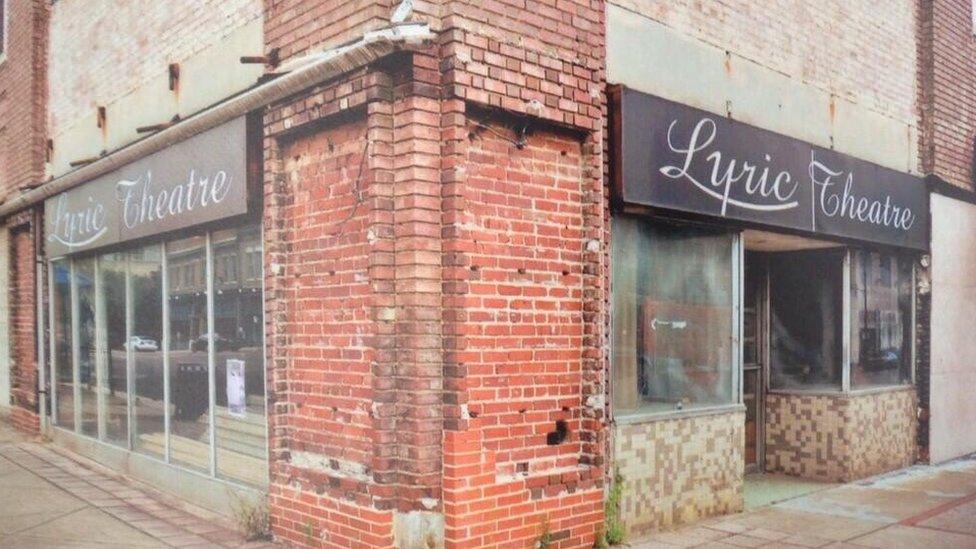 The outside of the Lyric, a theatre in Birmingham, Alabama, before it was extensively renovated; it looks like a plain shopfront