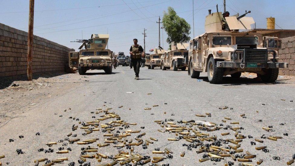 Bullet casings lie on the ground as Iraqi government forces near the Qayara airbase (14 July 2016)