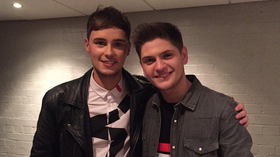 Joe Woolford o Rhuthun a Jake Shakeshaft oedd yn cynrychioli'r DU yn yr Eurovision yn 2016