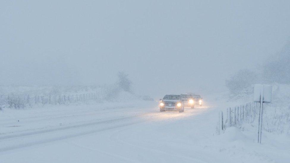 Heavy snow on the A37 between Limavady and Coleraine