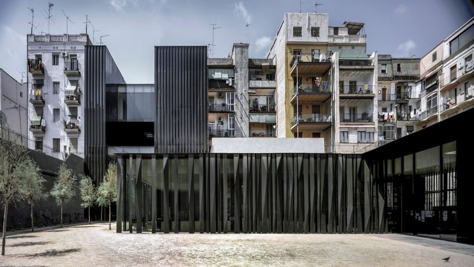 Sant Antoni-Joan Oliver Library, Senior Citizens Center and Candida Perez Gardens, 2007, Barcelona, Spain