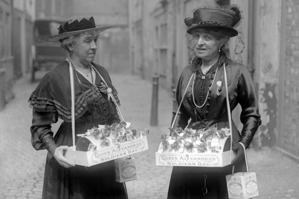 Lady Hanbury Williams and Mrs Schlater selling flags on Soldier's Day, 3 May 1917.