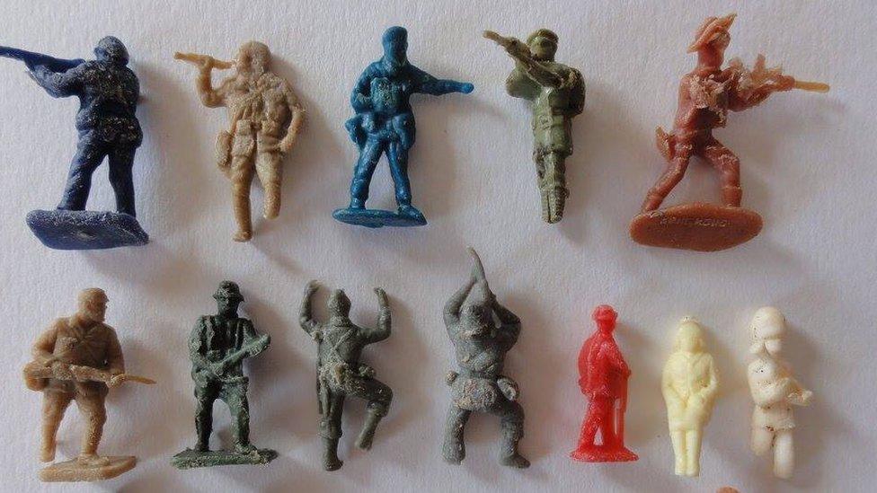 Plastic toy soldiers